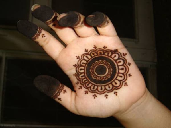 30-festive-rangoli-mehndi-designs-for-women-sheideas