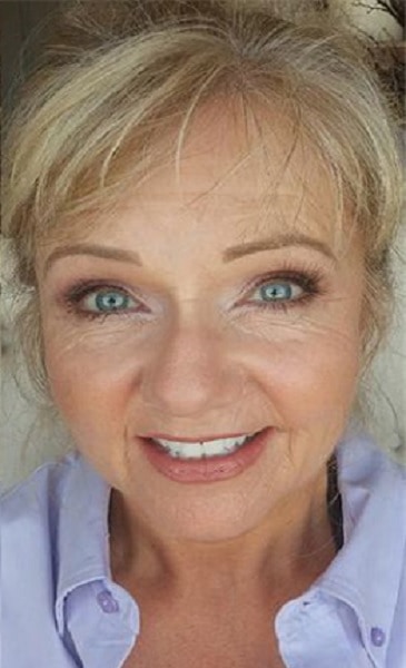 older women with natural eye makeup