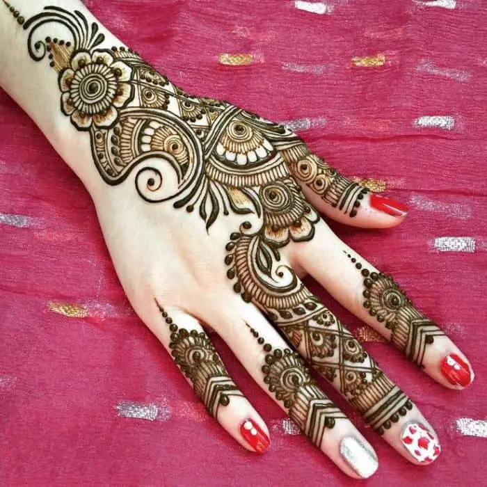 27 Beautiful Mehndi Design Images 2017 - SheIdeas