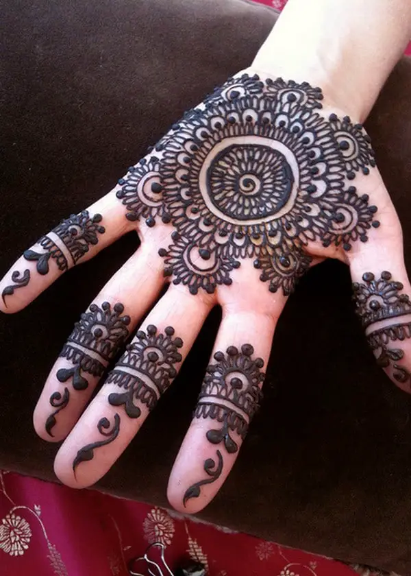 2016 Simple Circle Mehndi Designs for Girls