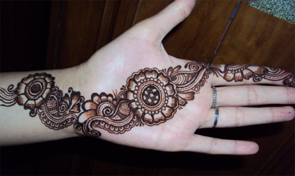 20 Stylish Circle Mehndi Designs Images – SheIdeas