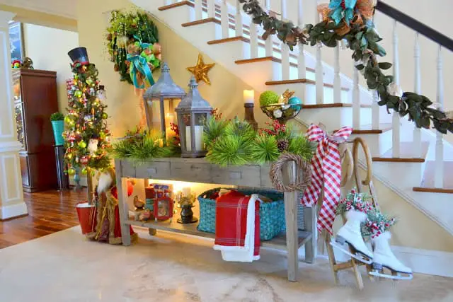 Christmas Foyer Table Decorating Ideas