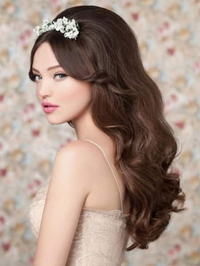 Awesome Wavy Wedding Hairstyles for Brides