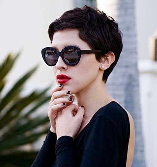 Best Pixie Black Hairstyle With Sunglasses