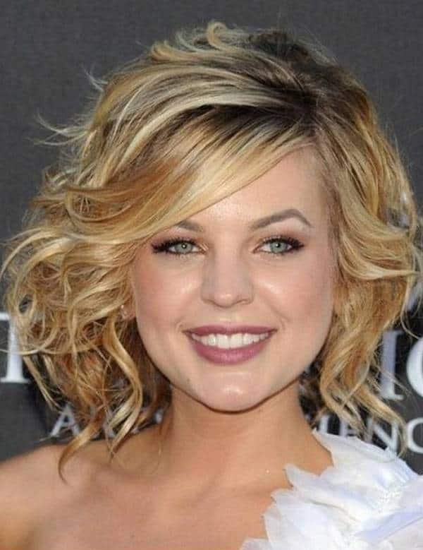 Medium Length Wavy Hairstyle 2016