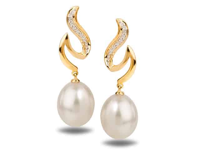 White Freshwater Dione Pearl Earring