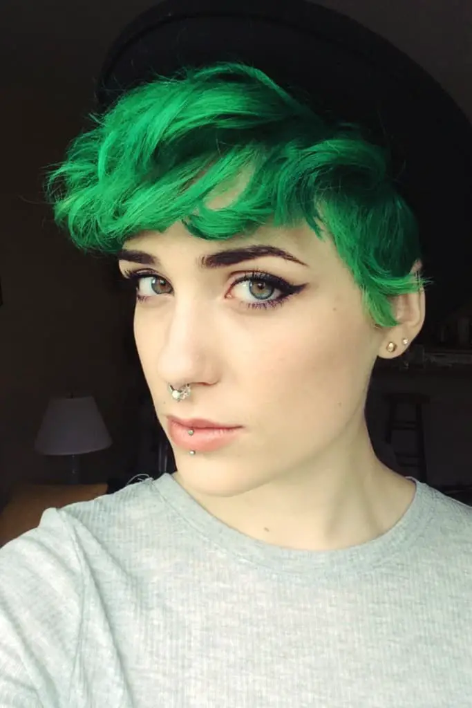 Amazing Short Green Dyed Hairstyle Designs