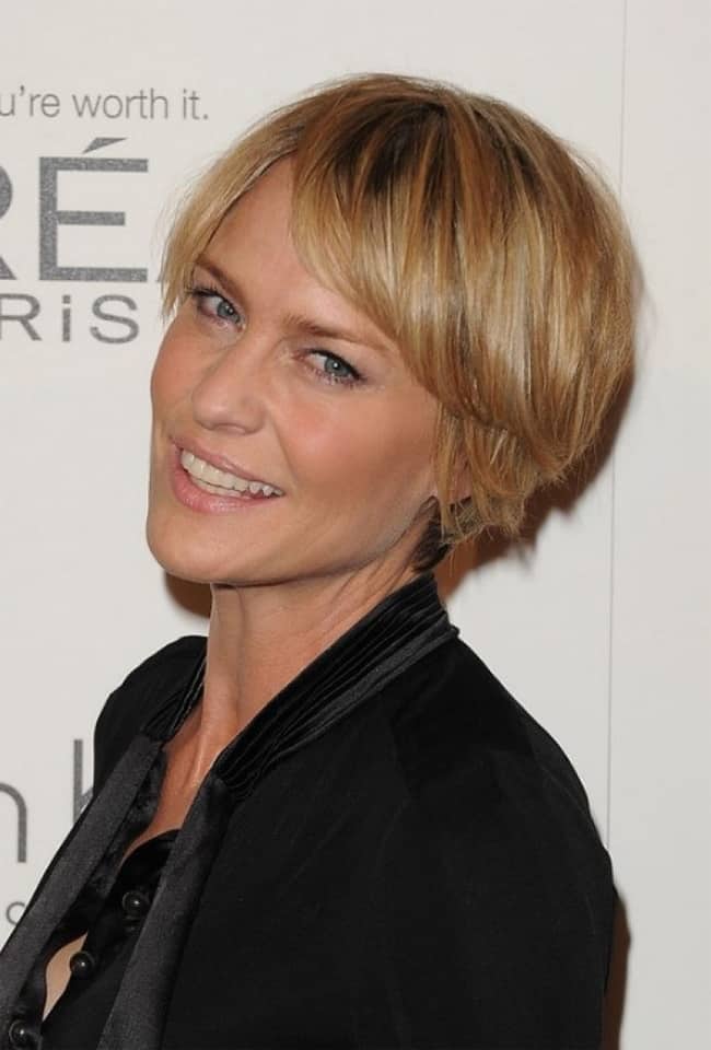 Best Short Hairstyle for Long Faces Over 40