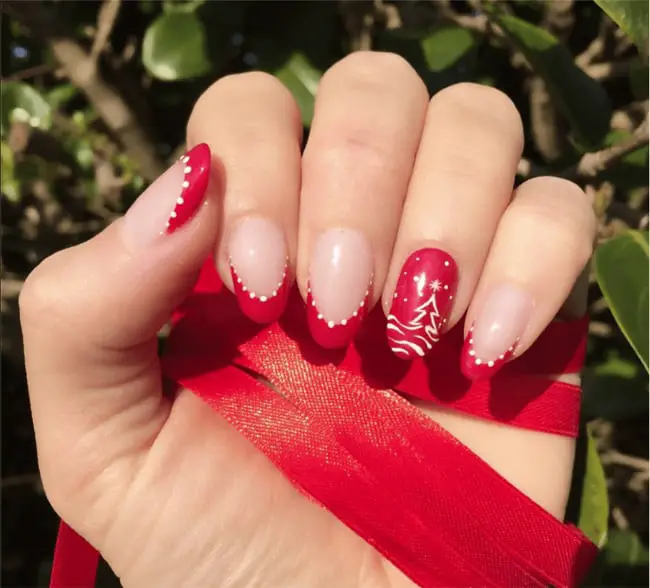 30 Attention-Grabbing Christmas Nail Designs – SheIdeas