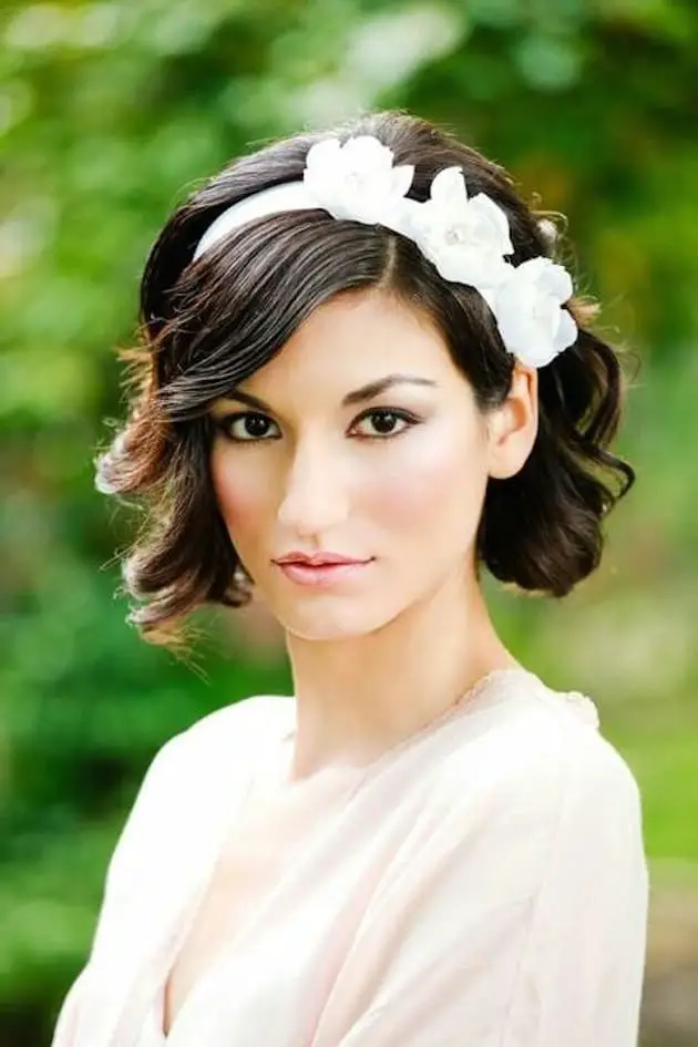 Fantastic Curly Bob Wedding Hairstyles for Brides