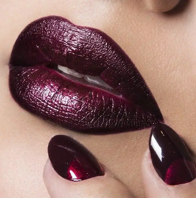 Fantastic Maroon Nail Art and Lips Trend for Wedding