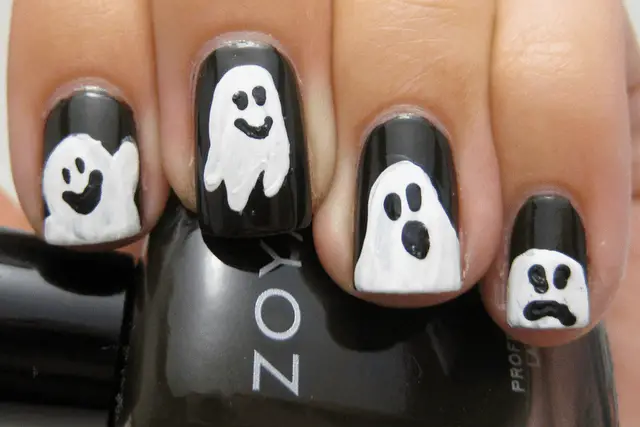 creative-halloween-ghost-nail-designs-pictures