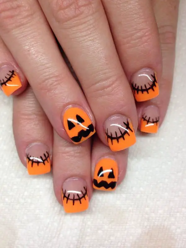 fresh-and-spooky-halloween-nails-art-designs