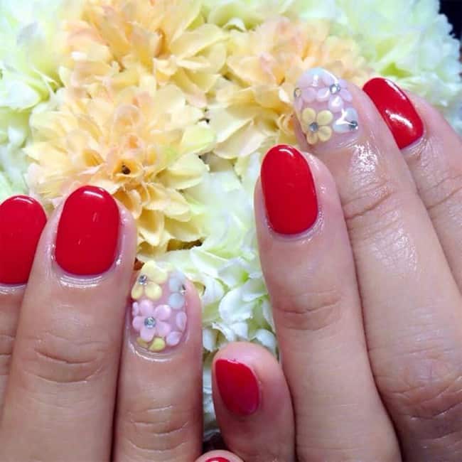 beautiful-red-and-flower-round-nails-art-for-brides