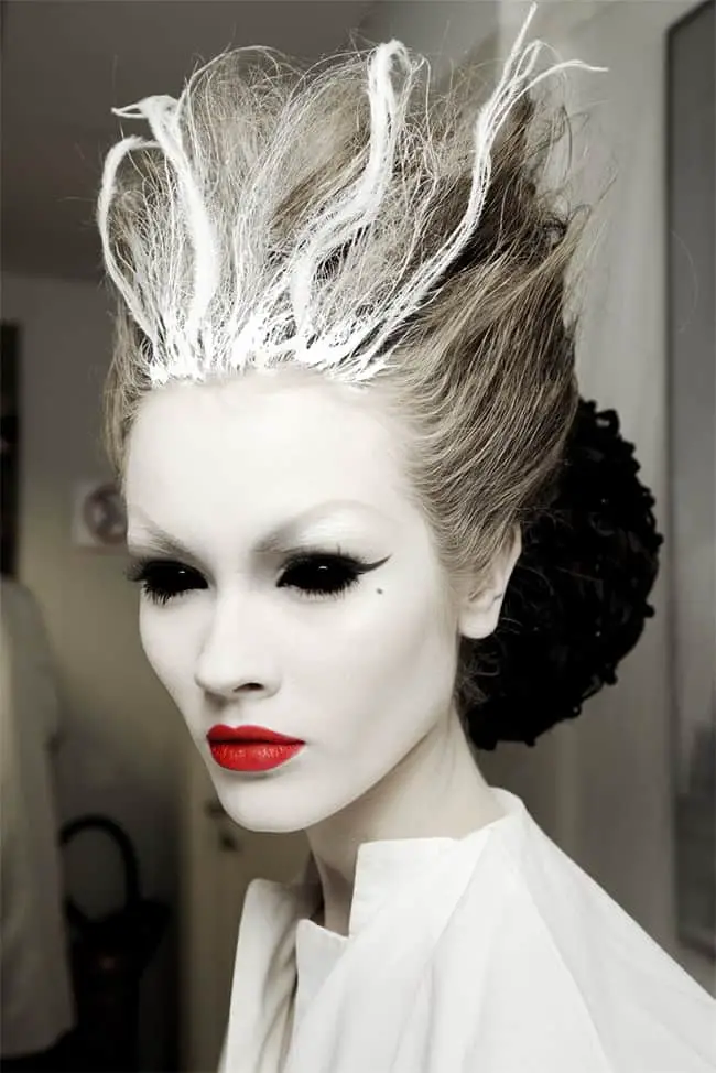 new-black-swan-halloween-hairstyle-ideas-2016