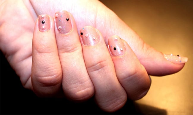 stylish-pink-pearl-nail-art-ideas-for-women