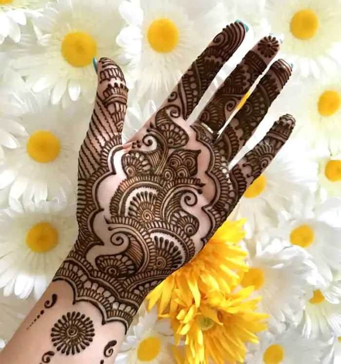 20 Stylish Karva Chauth Mehndi Designs Photos Sheideas