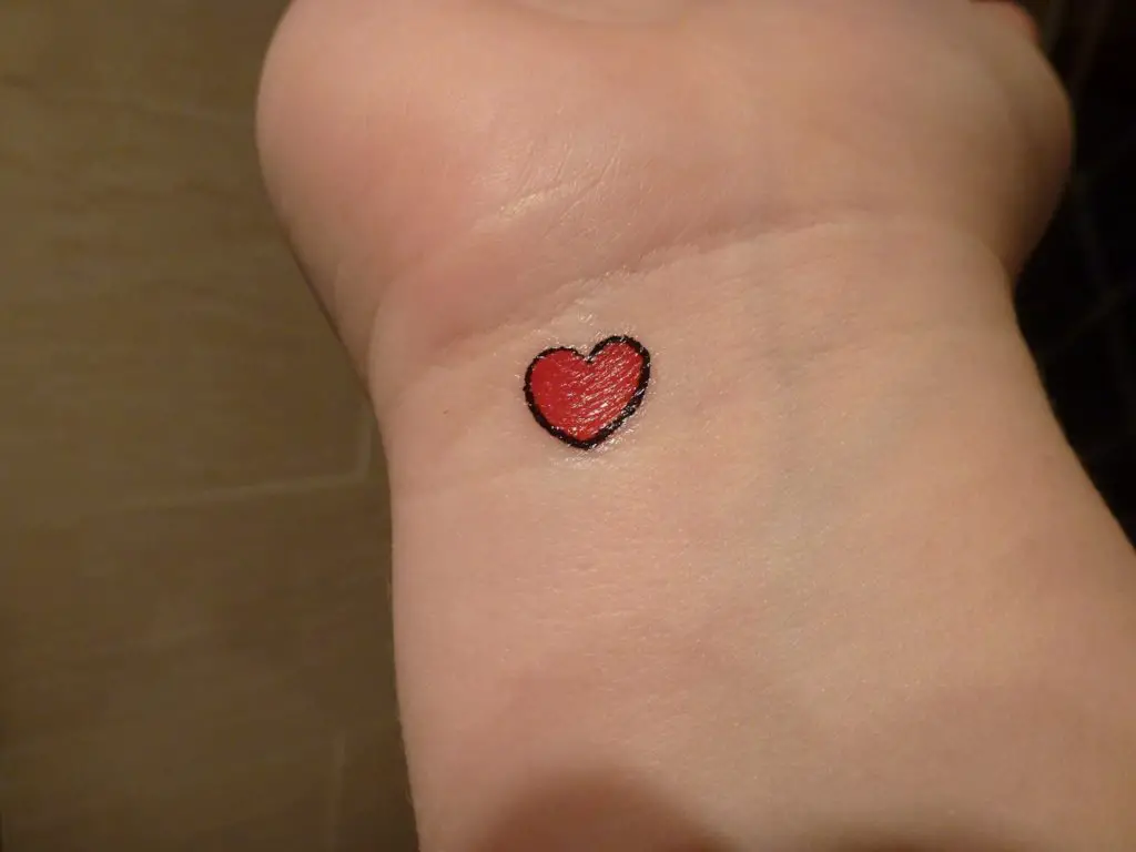 Heart Tattoo On Hand - wide 4