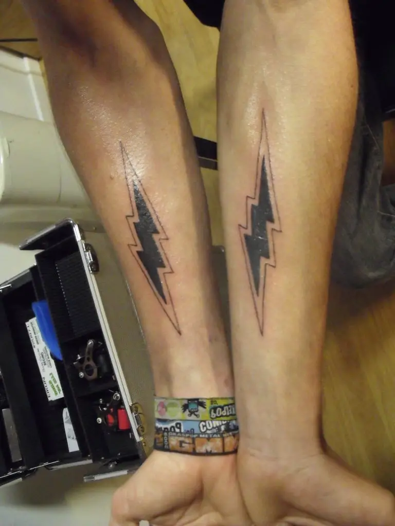 20 Amazing Lightning Tattoos Designs for Ladies SheIdeas