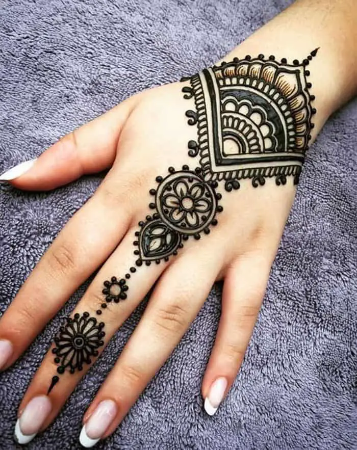 30 Stylish Summer Henna Tattoo Designs 2020 – SheIdeas