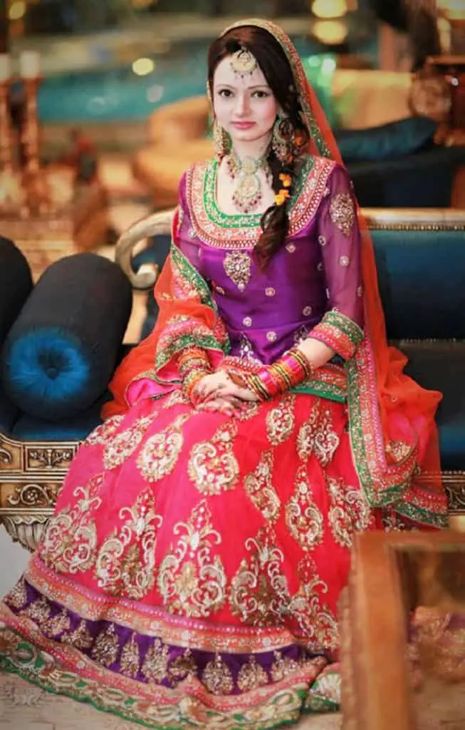 30 Latest Pakistani Bridal Mehndi Dresses Pictures 2019 – SheIdeas