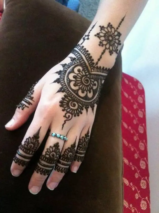 Featured image of post Simple Bridal Mehendi Design Back Hand