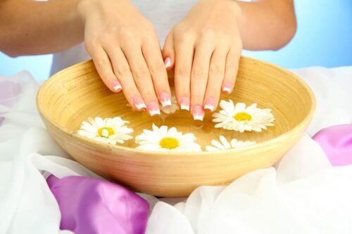 How to Take Off Acrylic Nails with Hot Water at Home