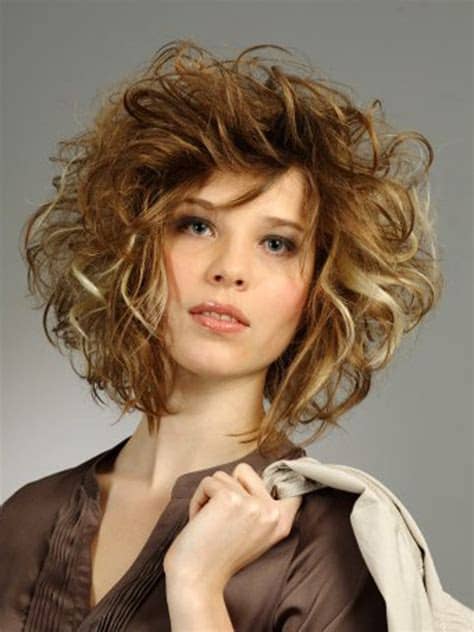 12 Tempting Short Layered Haircuts for Thick Hair (2023) – SheIdeas