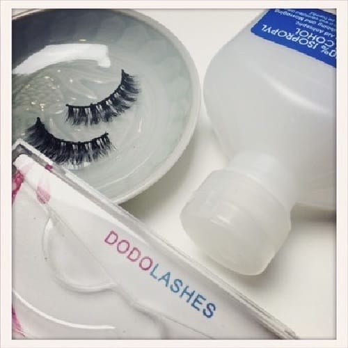 Cleansing false eyelashes