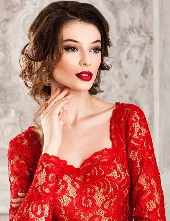 30 Vibrant Makeup Looks To Wear With Red Dresses Sheideas 0232