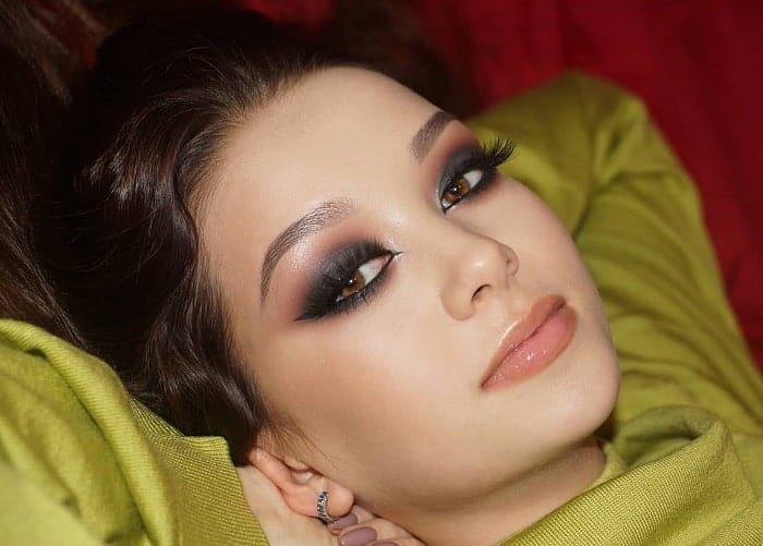 subtle black smokey eye makeup for women