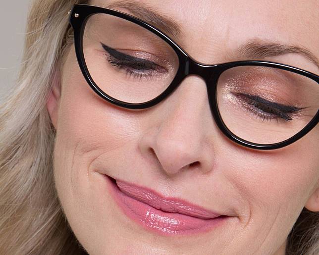 light eye makeup for women with glasses