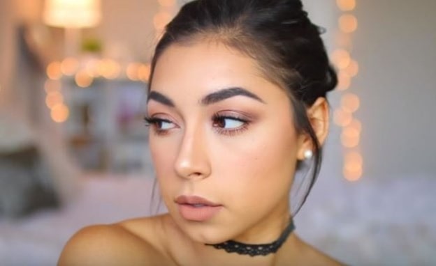 light makeup ideas with brown smokey look