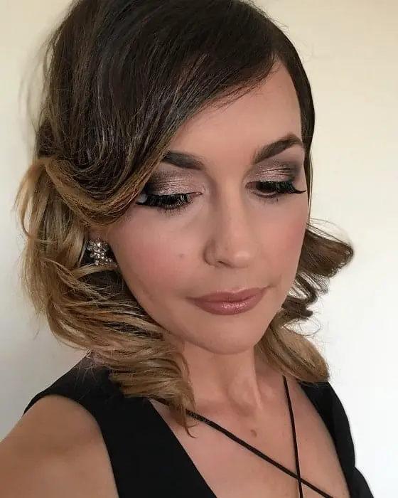 makeup with nude lips for black dress