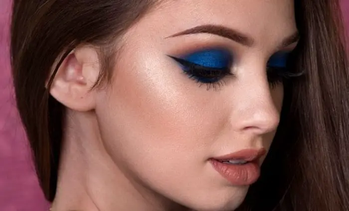 eye shadow for blue dress