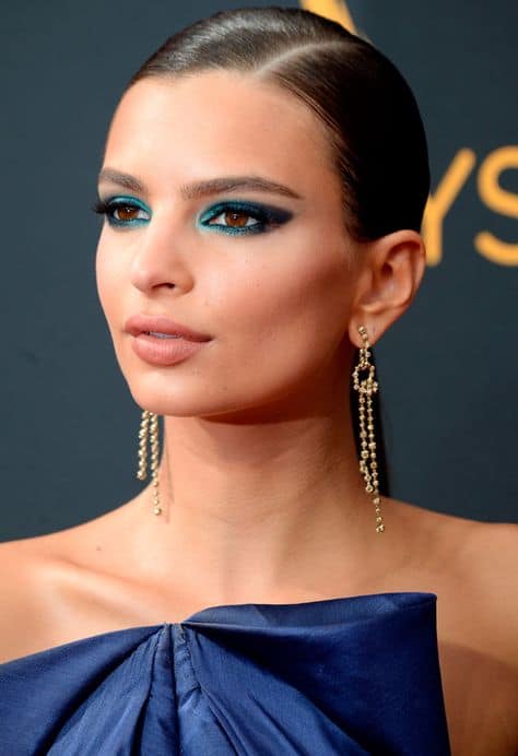 makeup looks for blue dress