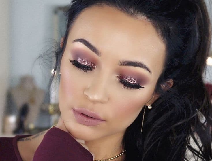  maquillage à assortir à une robe bordeaux