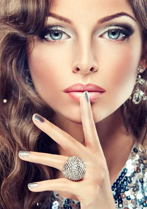 7 Elegant Makeup Ideas For Silver Dresses 2024 Sheideas