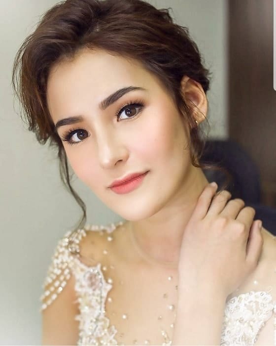 9 Extravagant Makeup Looks to Go with White Dress – SheIdeas